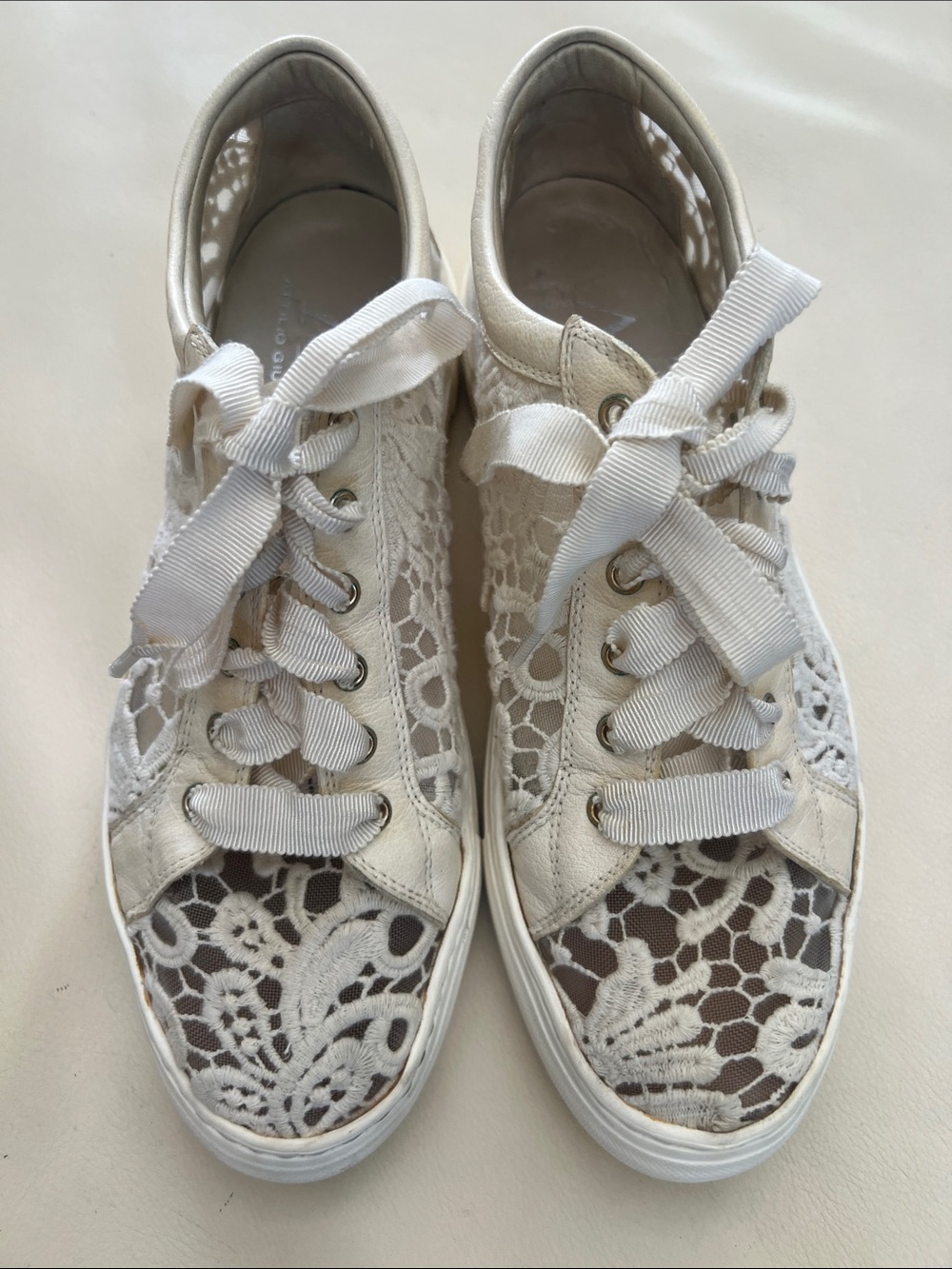 Agl Women’s Sz 39.5 Beige Lace-Up Sneakers